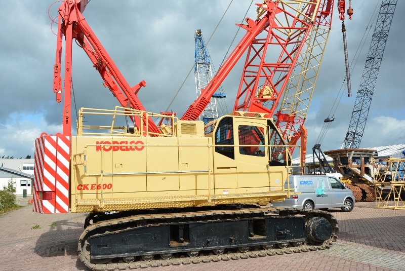 Kobelco CKE600; 60tons crane